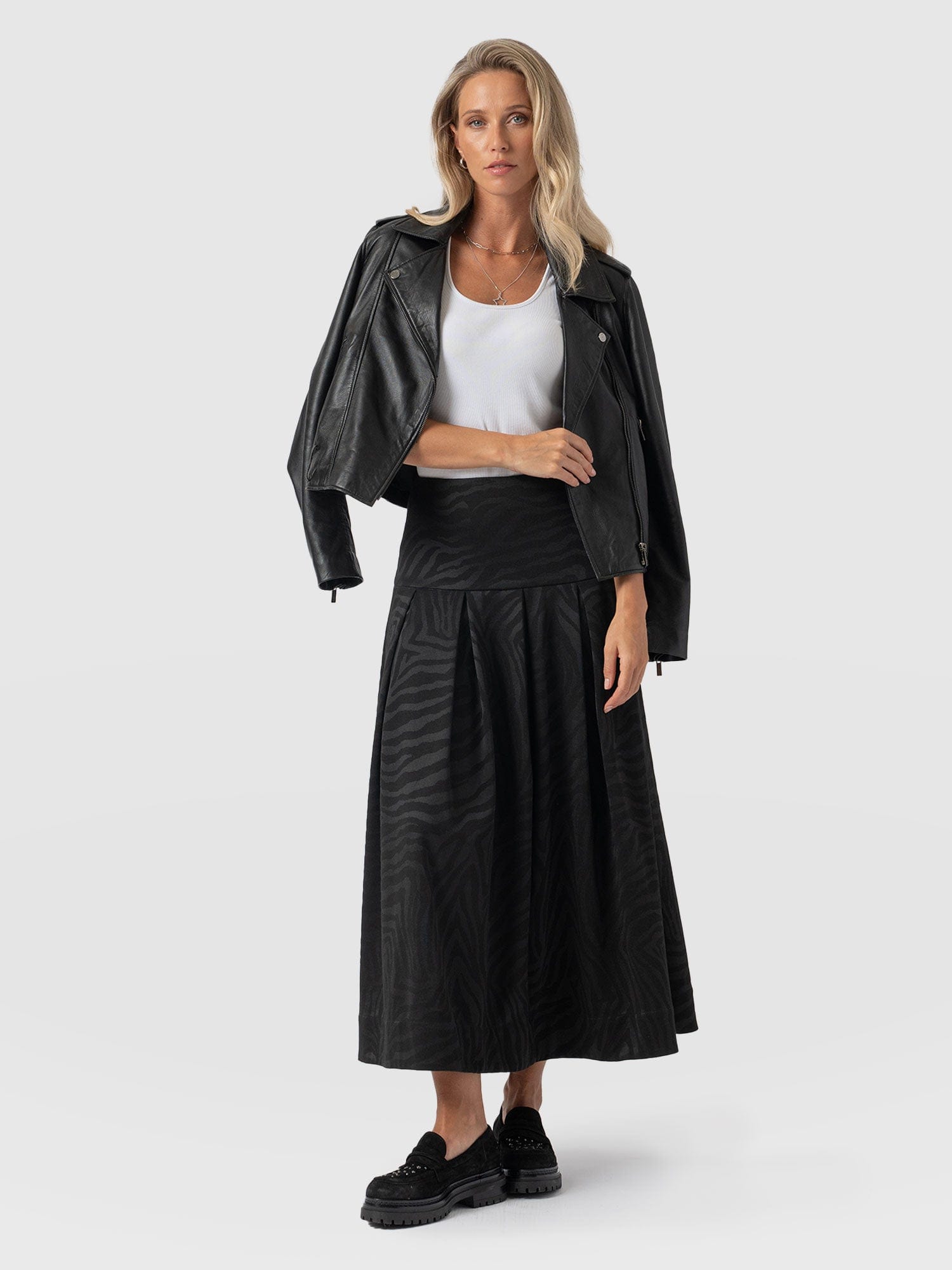 Everly Pleated Skirt Black Zebra - Women's Skirts | Saint + Sofia® EU